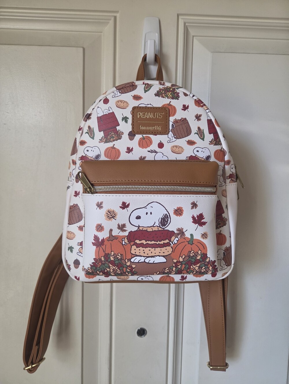 Loungefly x Peanuts White & Brown Snoopy Fall Snack Mini Backpack🍁🍂